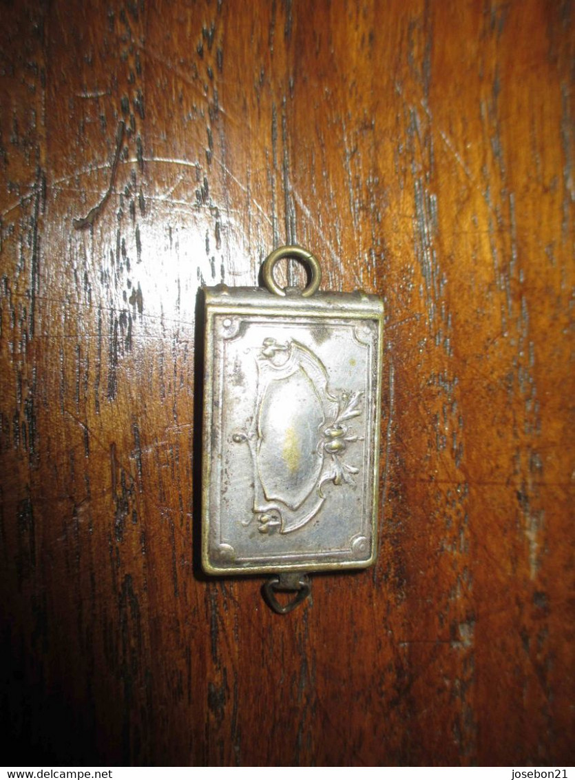 Ancien Pendentif Porte Photo En Métal Argenté Fin XIX ème Ou Début XX ème - Pendants