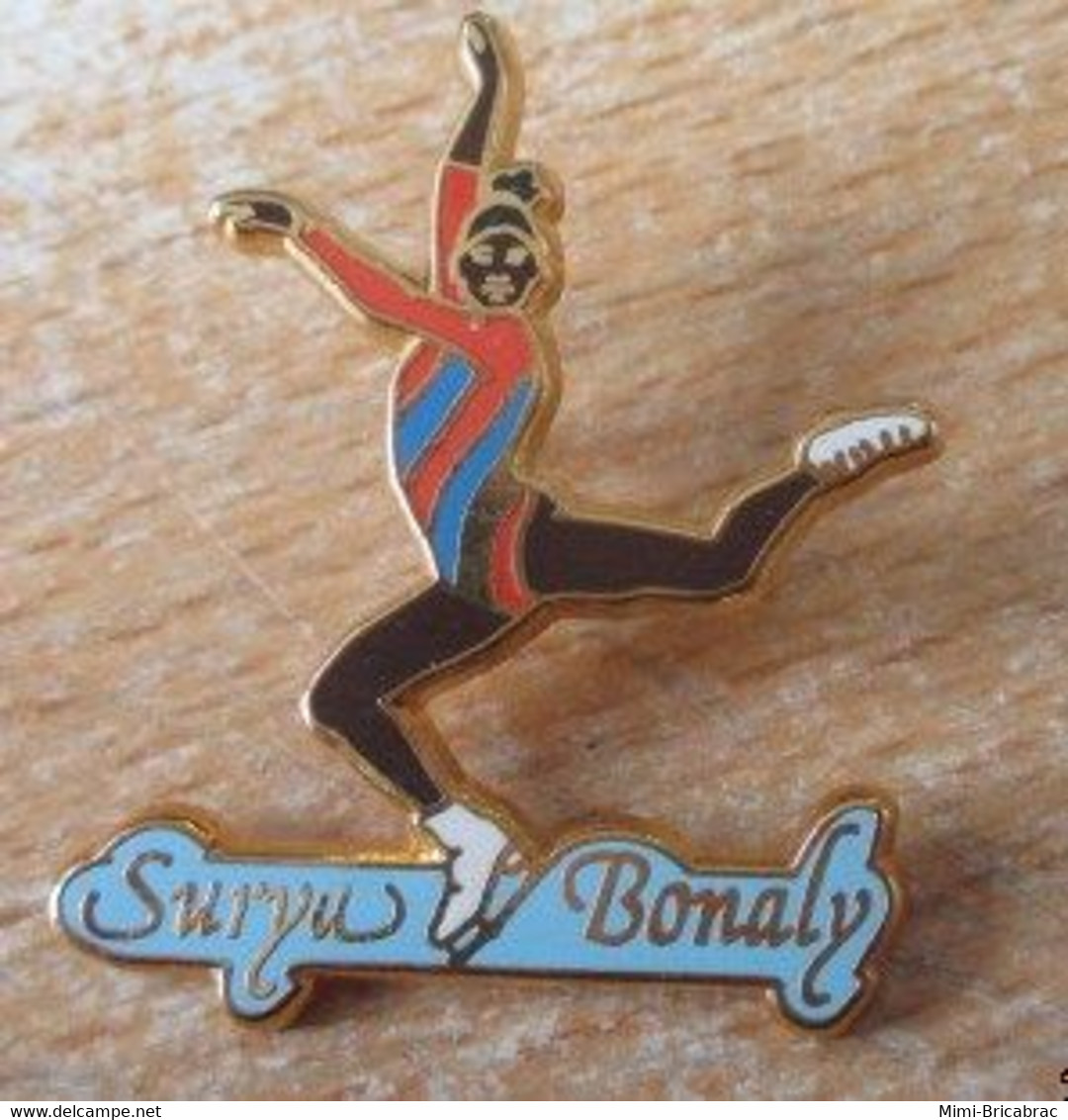 116b Pin's Pins / Beau Et Rare / SPORTS / PATINAGE ARTISTIQUE SURYA BONALY Par STARPIN'S - Patinaje Artístico