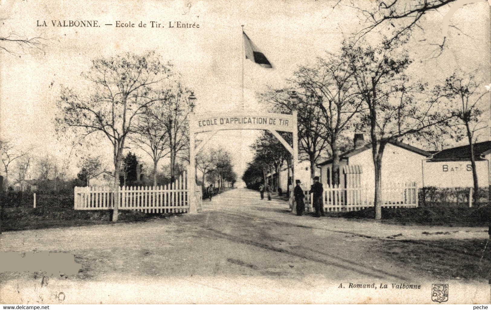 N°101236 -cpa La Valbonne -école De Tir -l'entrée- - Tir (Armes)