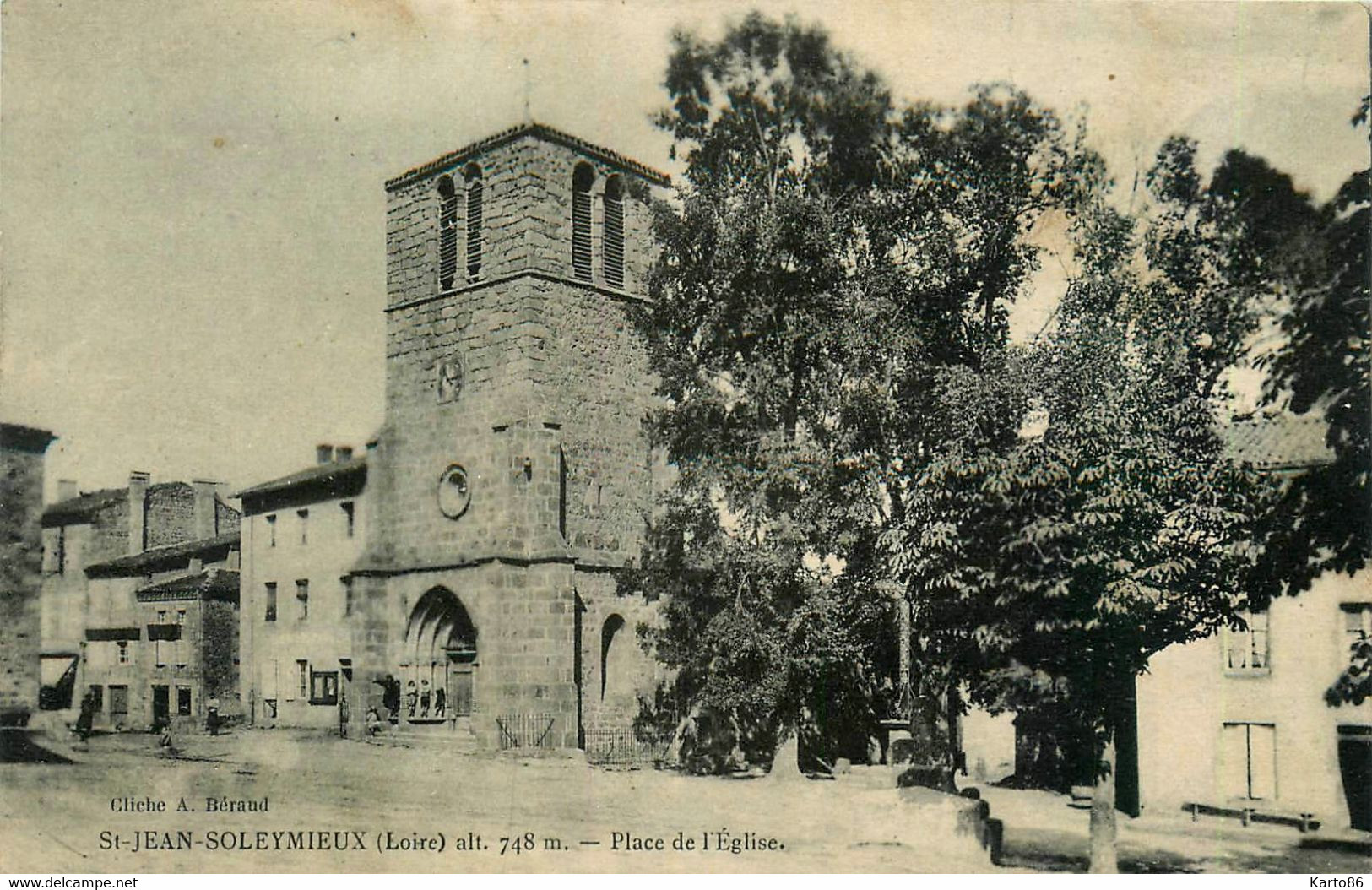 St Jean Soleymieux * La Place De L'église Du Village - Saint Jean Soleymieux