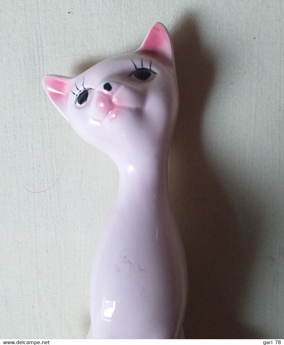 Couple De  Chats En Porcelaine De Couleur Rose, Hauteur 21 Cm - Gatti