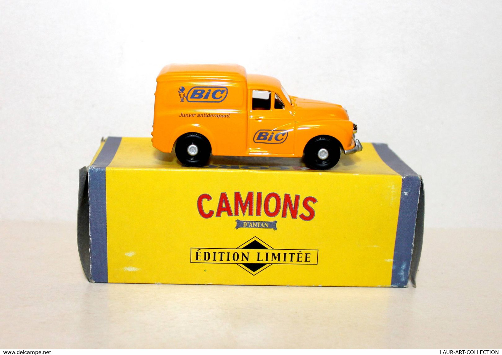 CORGI - CAMIONNETTE MORRIS MINOR VAN, PUB BIC CAMION D'ANTAN TRADITION 1956-2000 - AUTOMOBILE MINIATURE (2811.22) - Corgi Toys