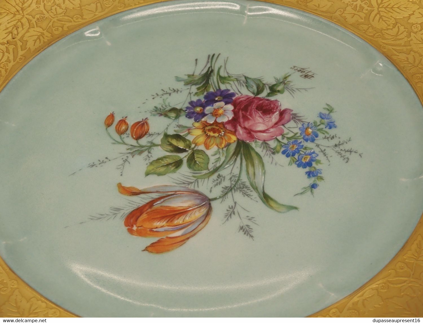 *BELLE ASSIETTE PORCELAINE LIMOGES THEODORE HAVILAND AILE OR signée B ROGER E