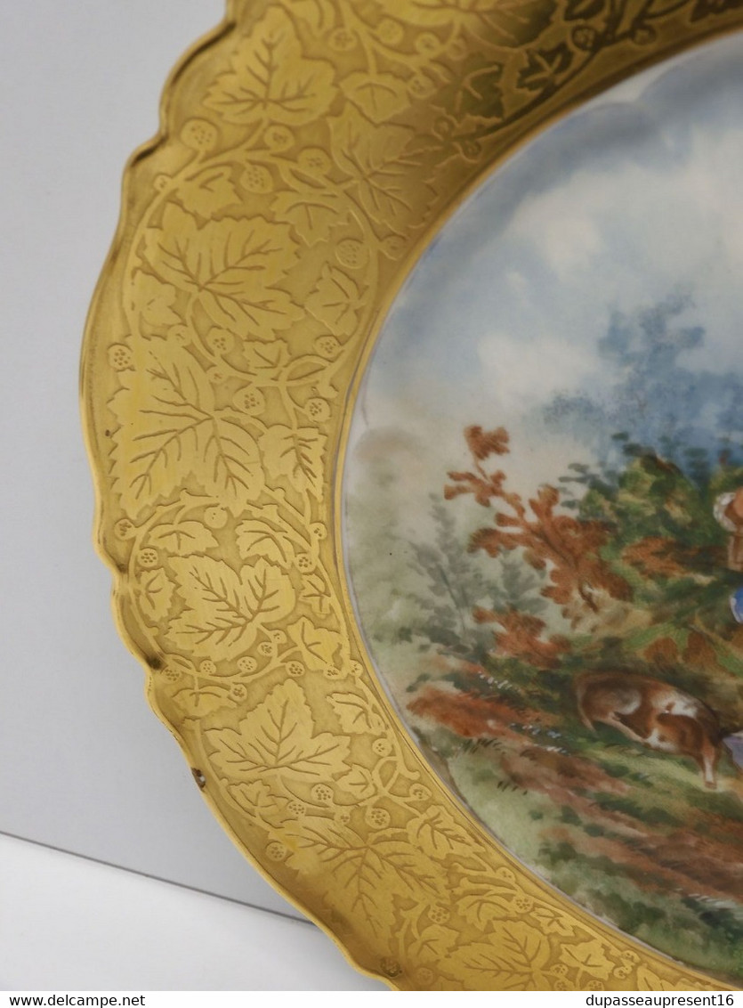 *BELLE ASSIETTE PORCELAINE LIMOGES THEODORE HAVILAND AILE OR d'aprés WATTEAU E