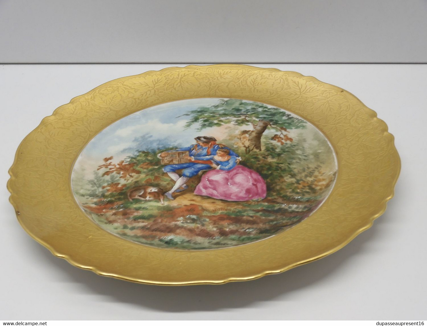 *BELLE ASSIETTE PORCELAINE LIMOGES THEODORE HAVILAND AILE OR d'aprés WATTEAU E