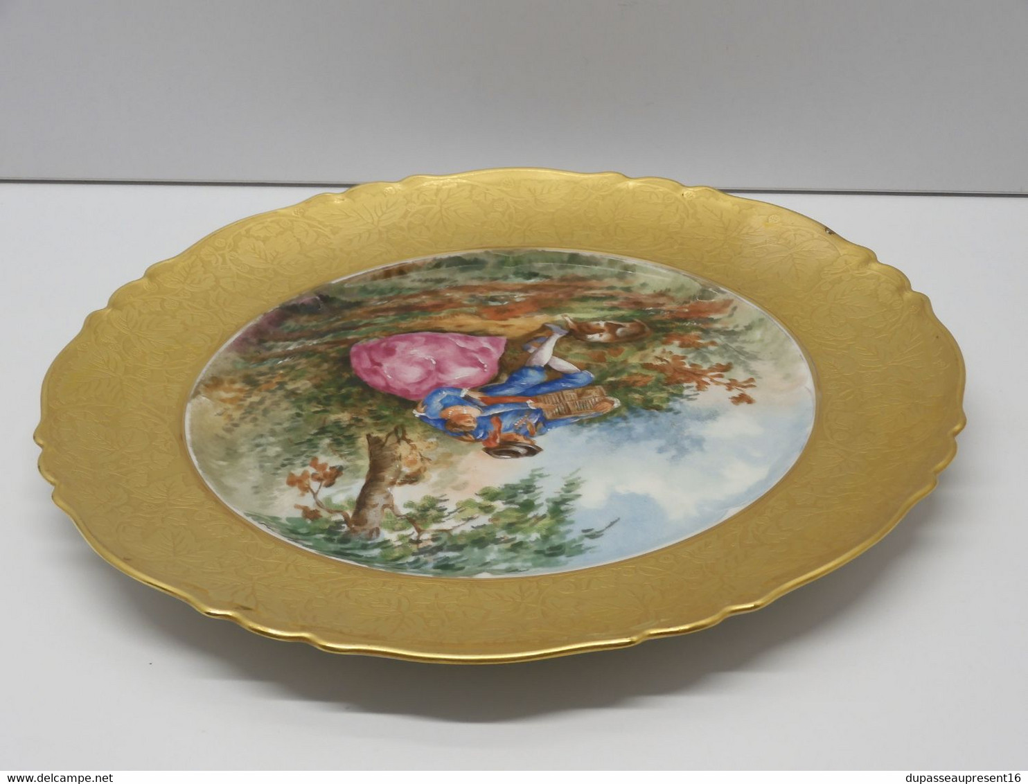 *BELLE ASSIETTE PORCELAINE LIMOGES THEODORE HAVILAND AILE OR d'aprés WATTEAU E