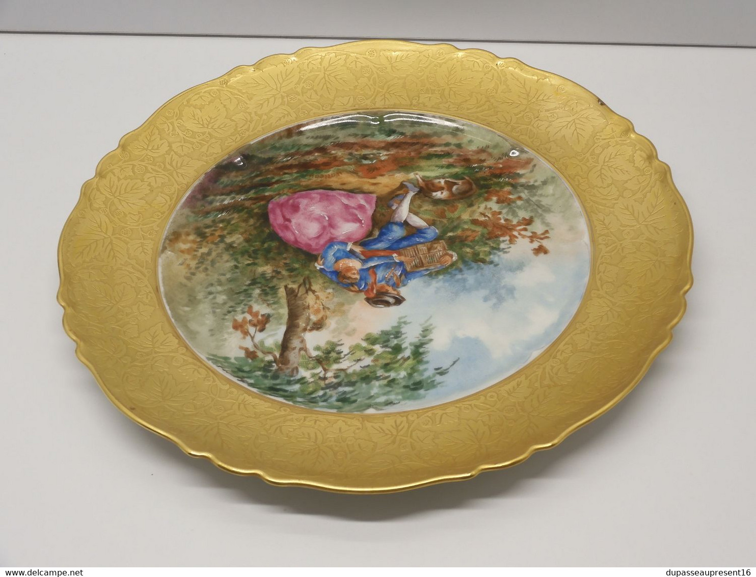 *BELLE ASSIETTE PORCELAINE LIMOGES THEODORE HAVILAND AILE OR d'aprés WATTEAU E