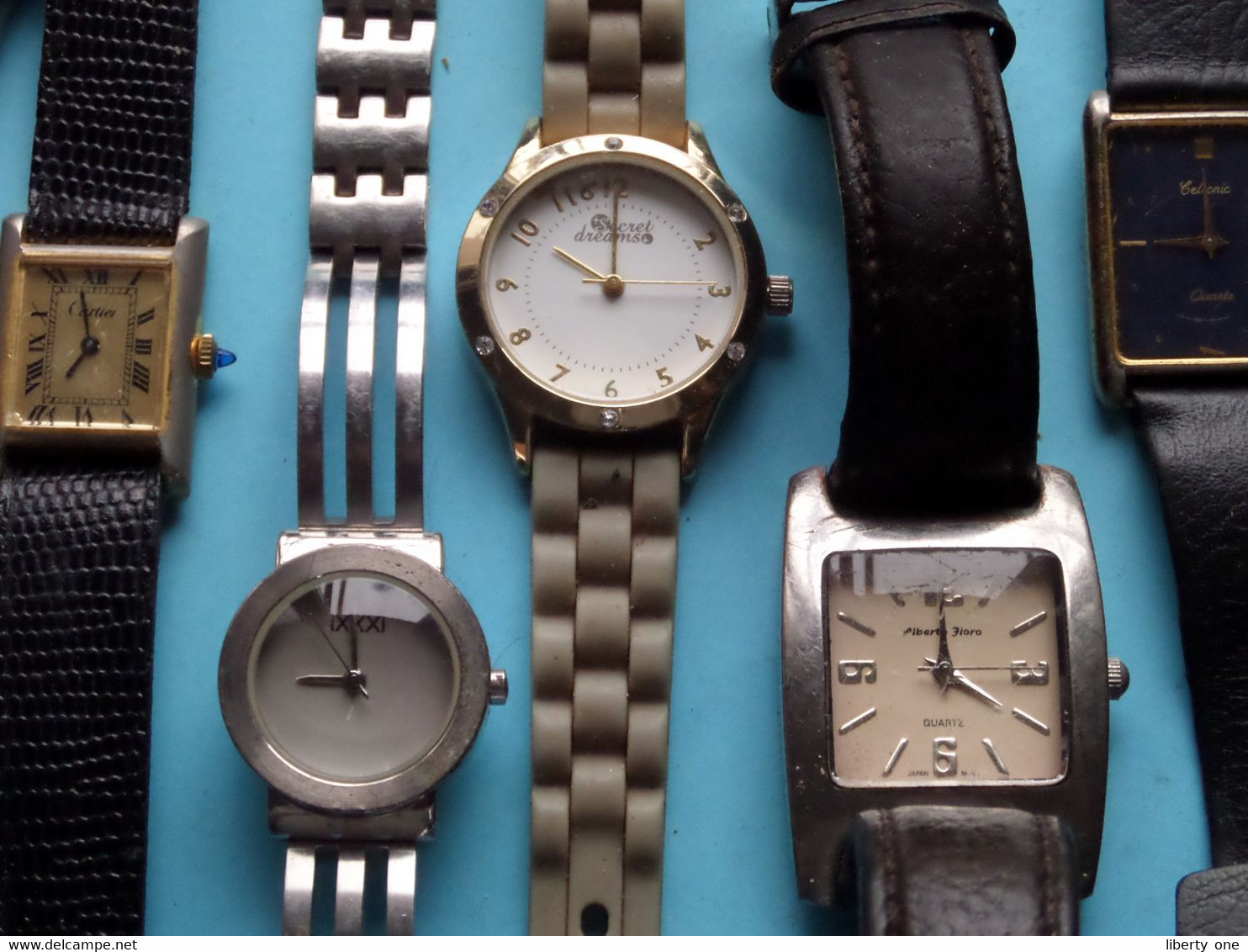 12 X Horloge / Watch > ( Please See > Voir SCANS Svp ) NOT Working - NE Fonctionne PAS ( Je Ne Suis Pas Un Expert ) ! - Watches: Modern