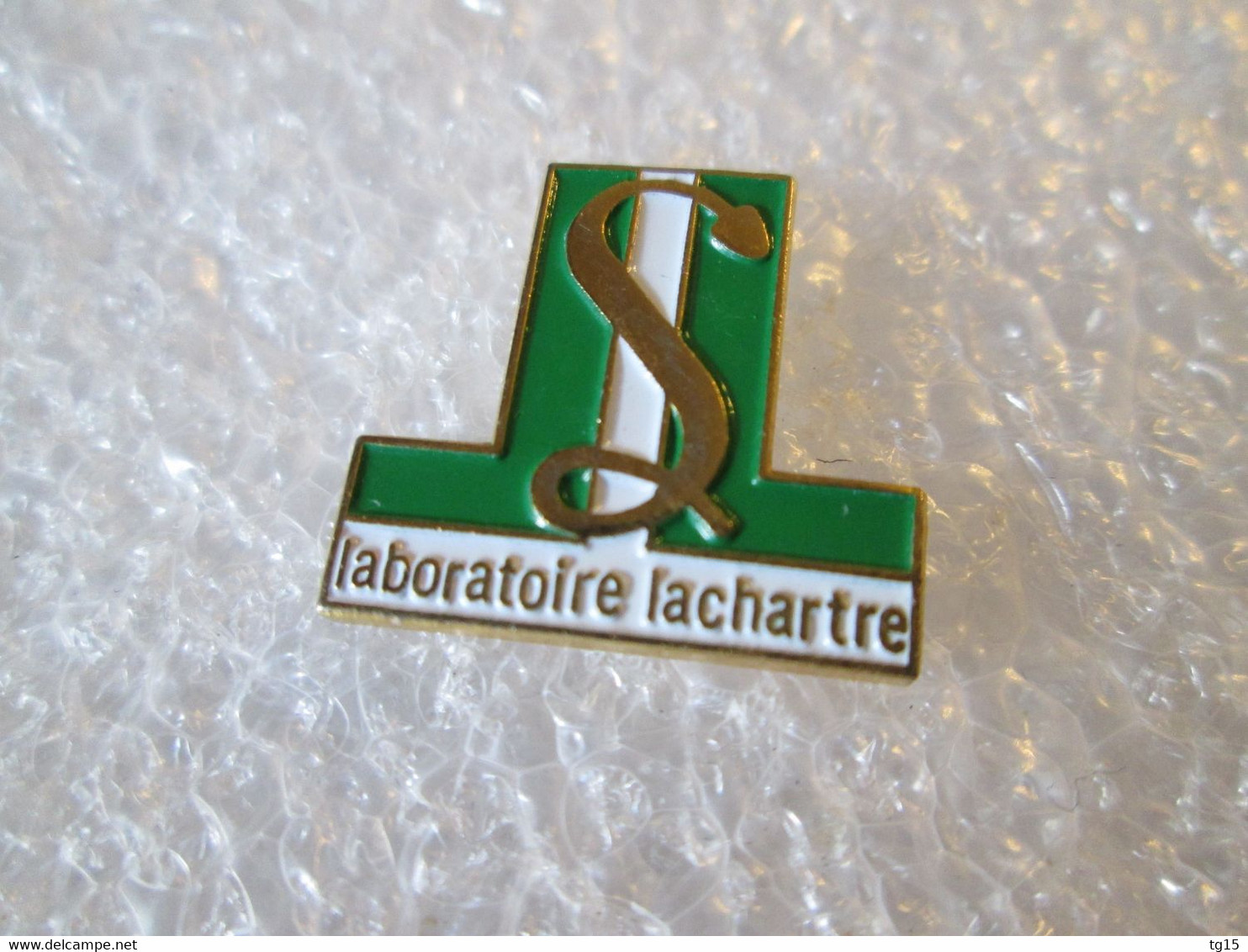 PIN'S    LABORATOIRE LACHARTRE - Médical