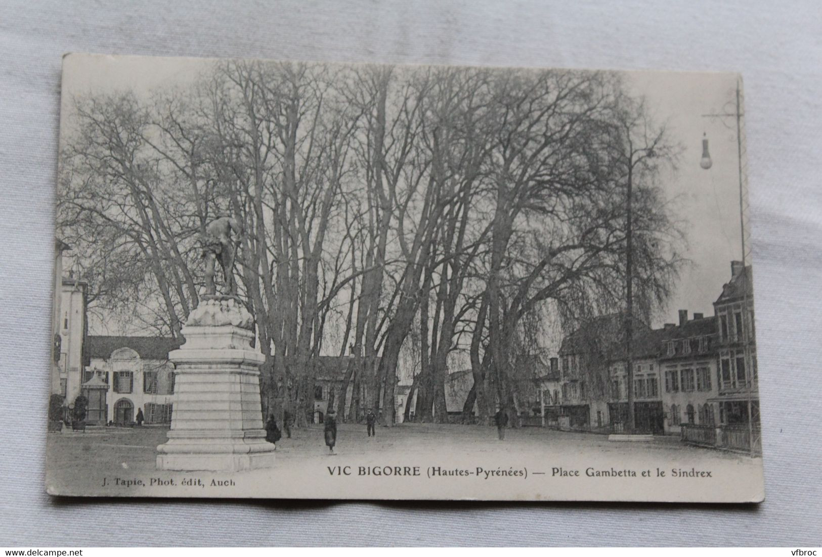 Vic Bigorre, Place Gambetta Et Le Sindrex, Hautes Pyrénées 65 - Vic Sur Bigorre