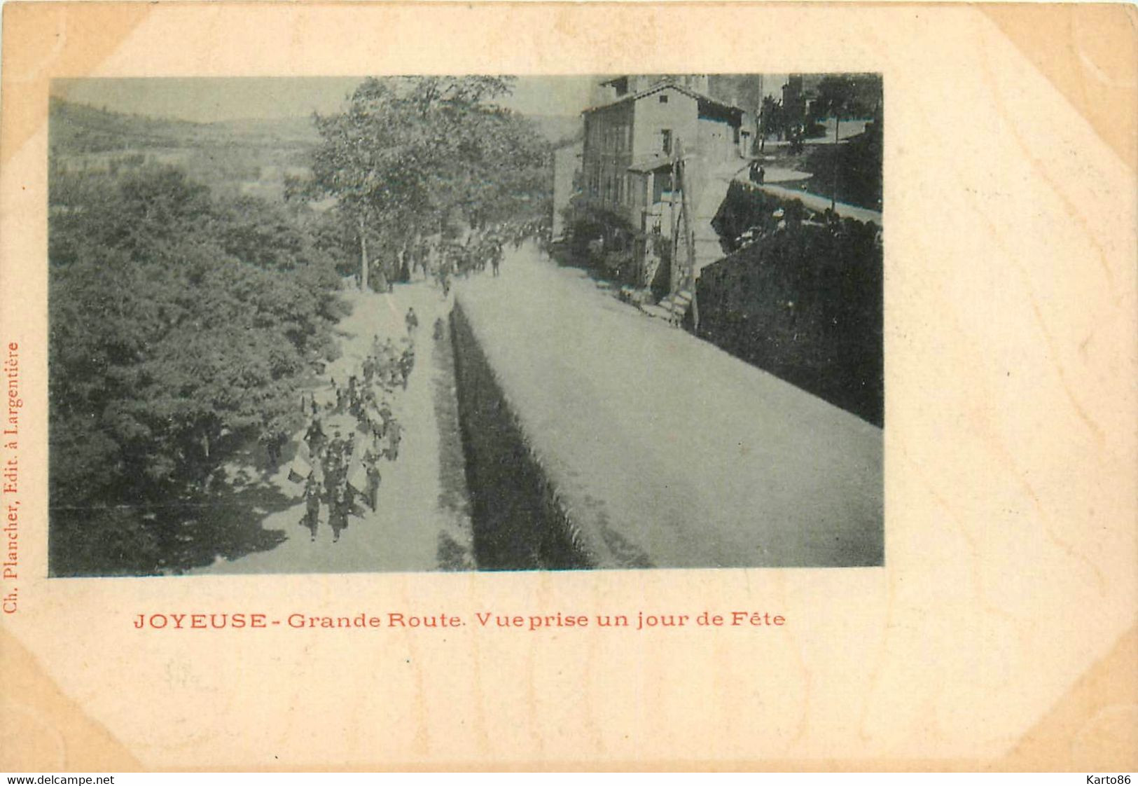 Joyeuse * La Grande Route , Vue Prise Un Jour De Fête - Joyeuse