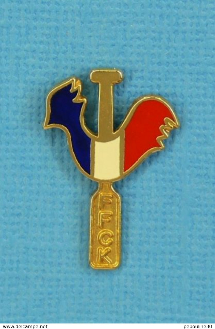 1 PIN'S // ** FFCK / COQ TRICOLORE / FÉDÉRATION FRANÇAISE DE CANOÉ-KAYAK ** - Canoë