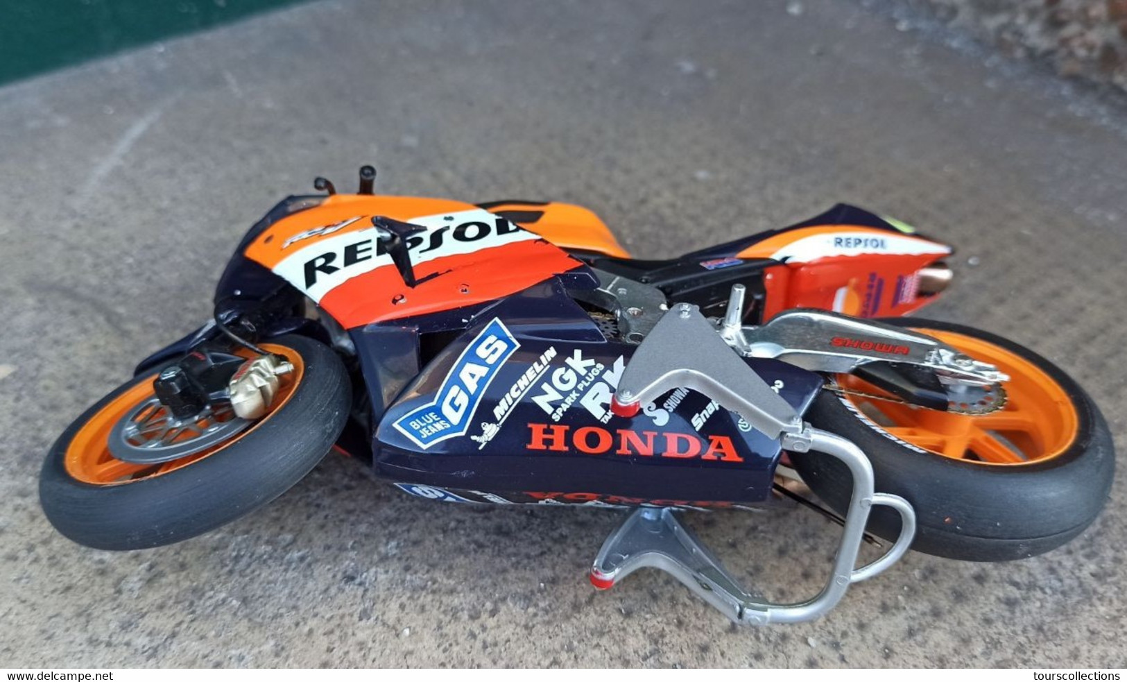 VINTAGE MOTO HONDA REPSOL 1/18 Saison 2002 - 2003 N° 46 Valentino Rossi The Doctor - Modèle En Partie Cassé - Motorcycles