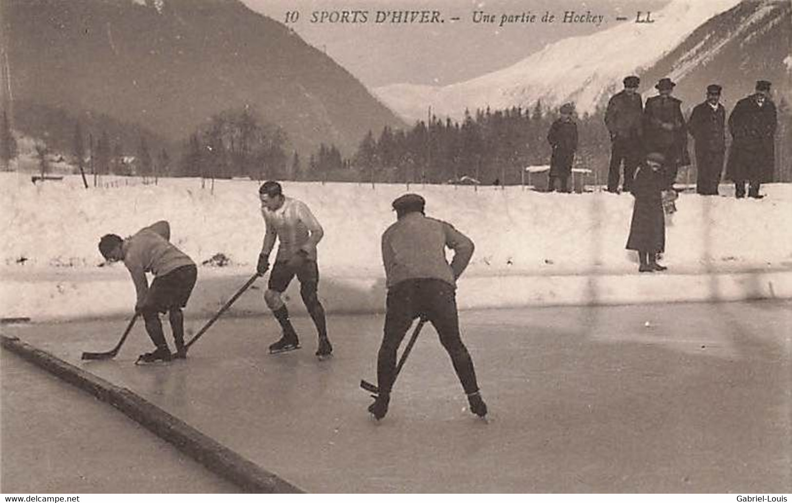 Sport D'hiver Une Partie De Hockey Patin Glace - Port