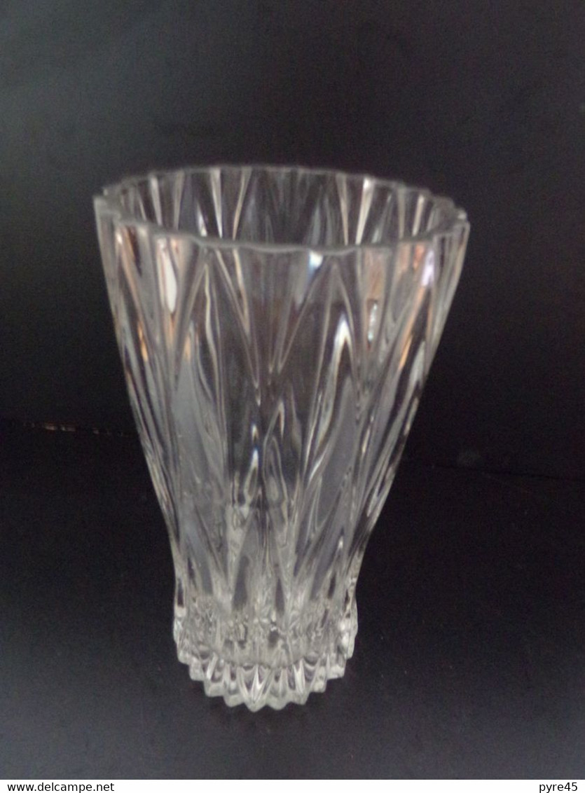 Paire De Vases En Verre " VMC Reims " - Vases