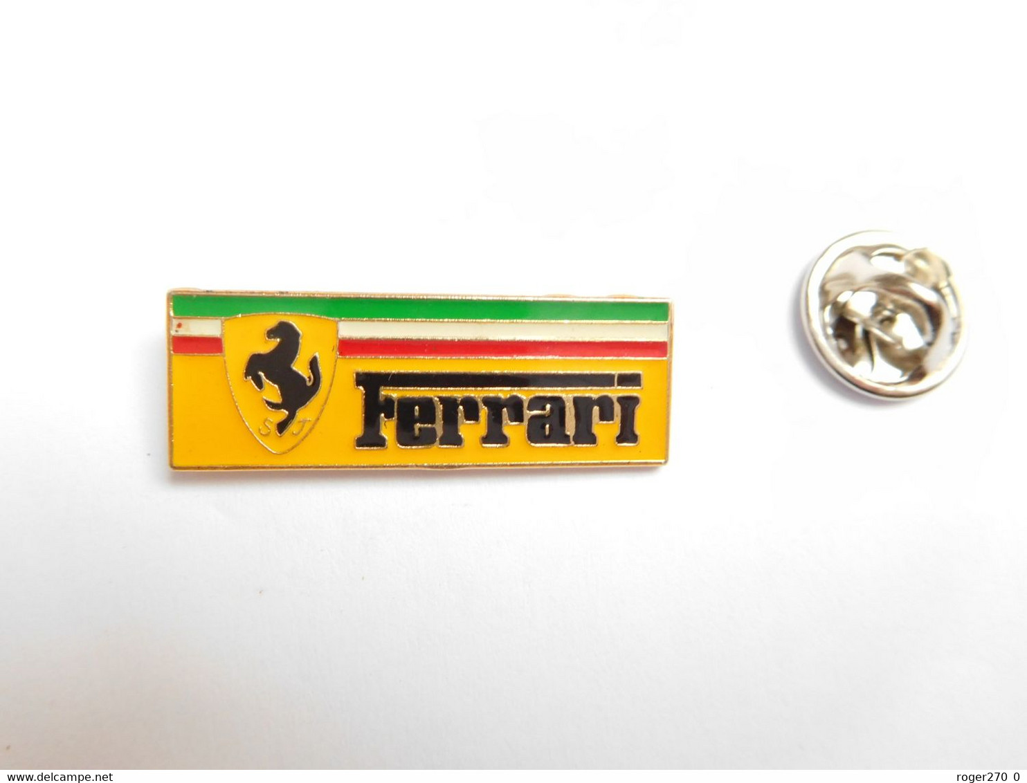 Beau Pin's , Logo Auto Ferrari , Dimensions : 11x30 Mm , Verso Lisse - Ferrari