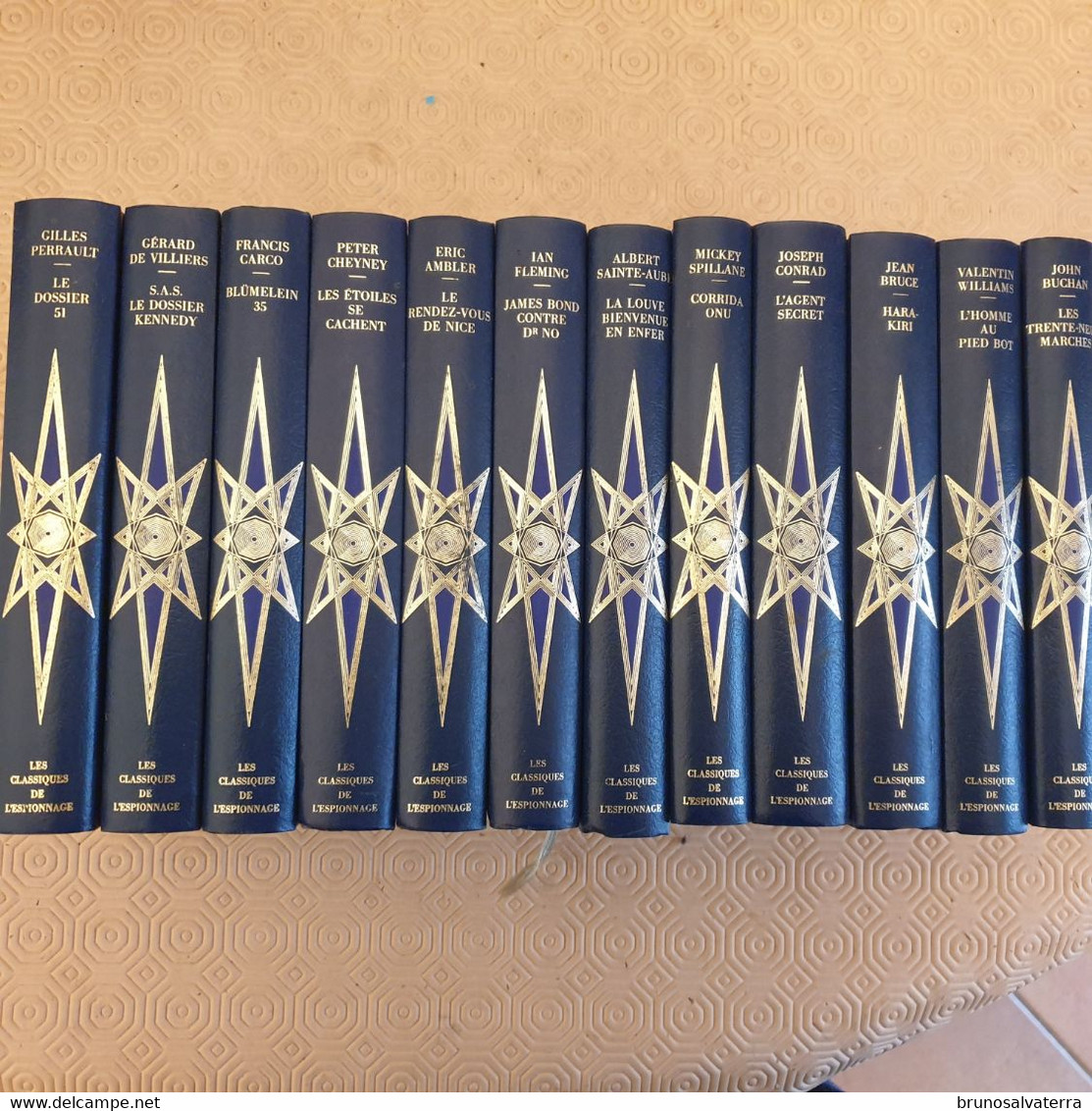 ROMANS FICTION - Editions Rencontre - 12 Volumes Ian Fleming, Joseph Conrad, Gilles Perrault, Jean Bruce... - Paquete De Libros