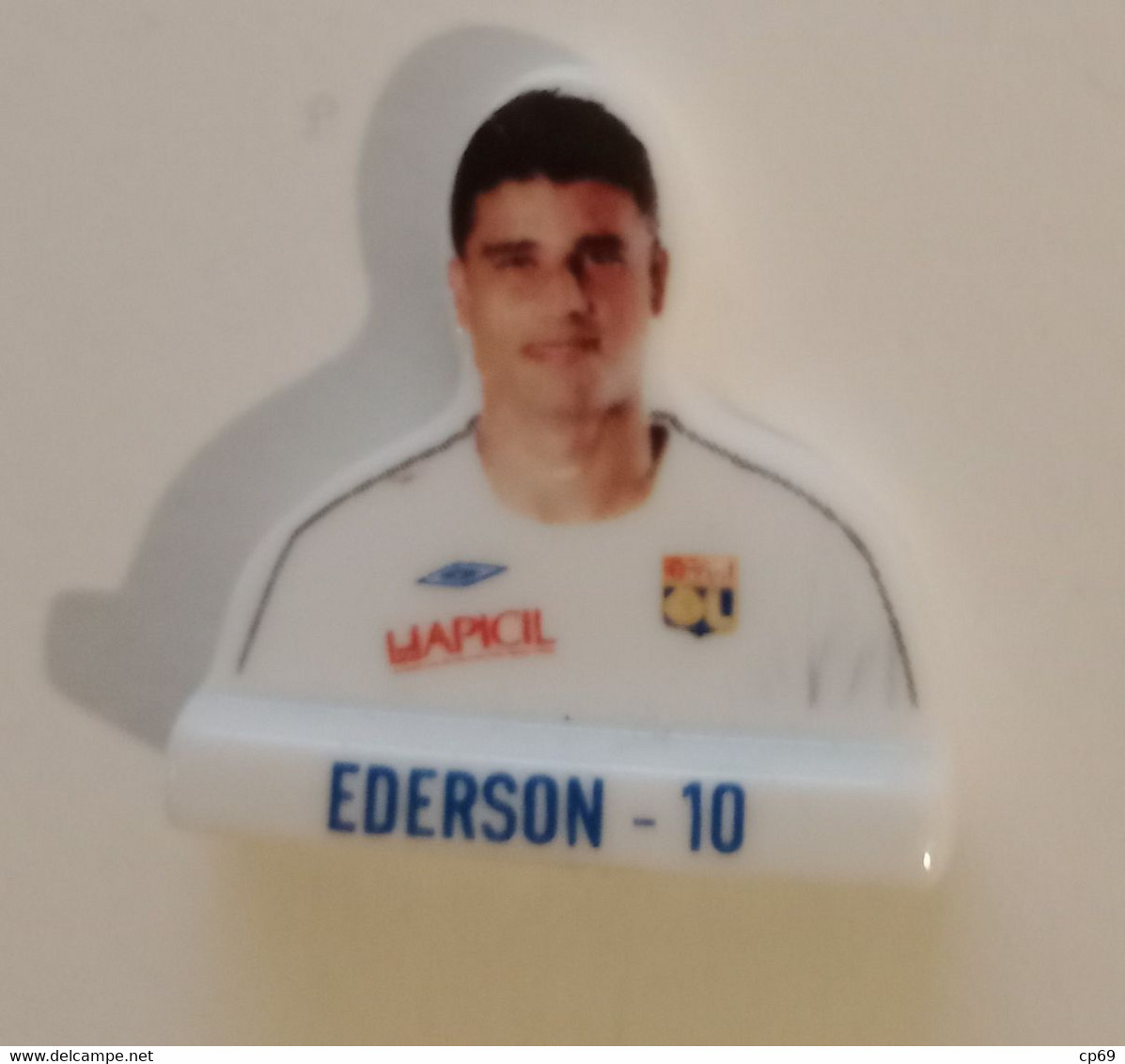 Fève Olympique Lyonnais OL Ederson N°10 Sport サッカー Football 足球 Calcio Soccer 축구 Joueur プレーヤー Player 玩家 En TB.Etat - Sports