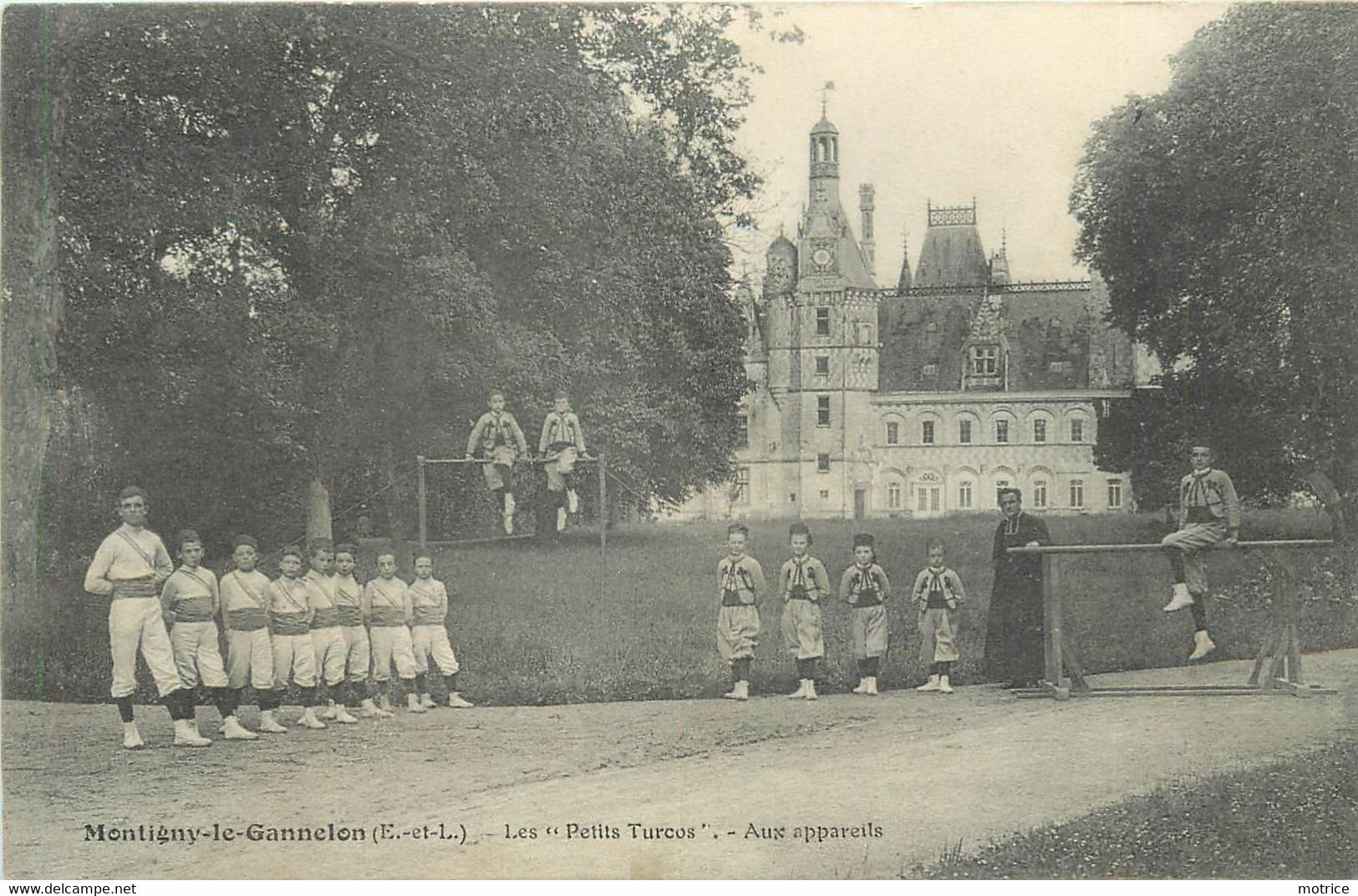 MONTIGNY LE GANNELON - Les "Petits Turcos" Aux Appareils. - Montigny-le-Gannelon