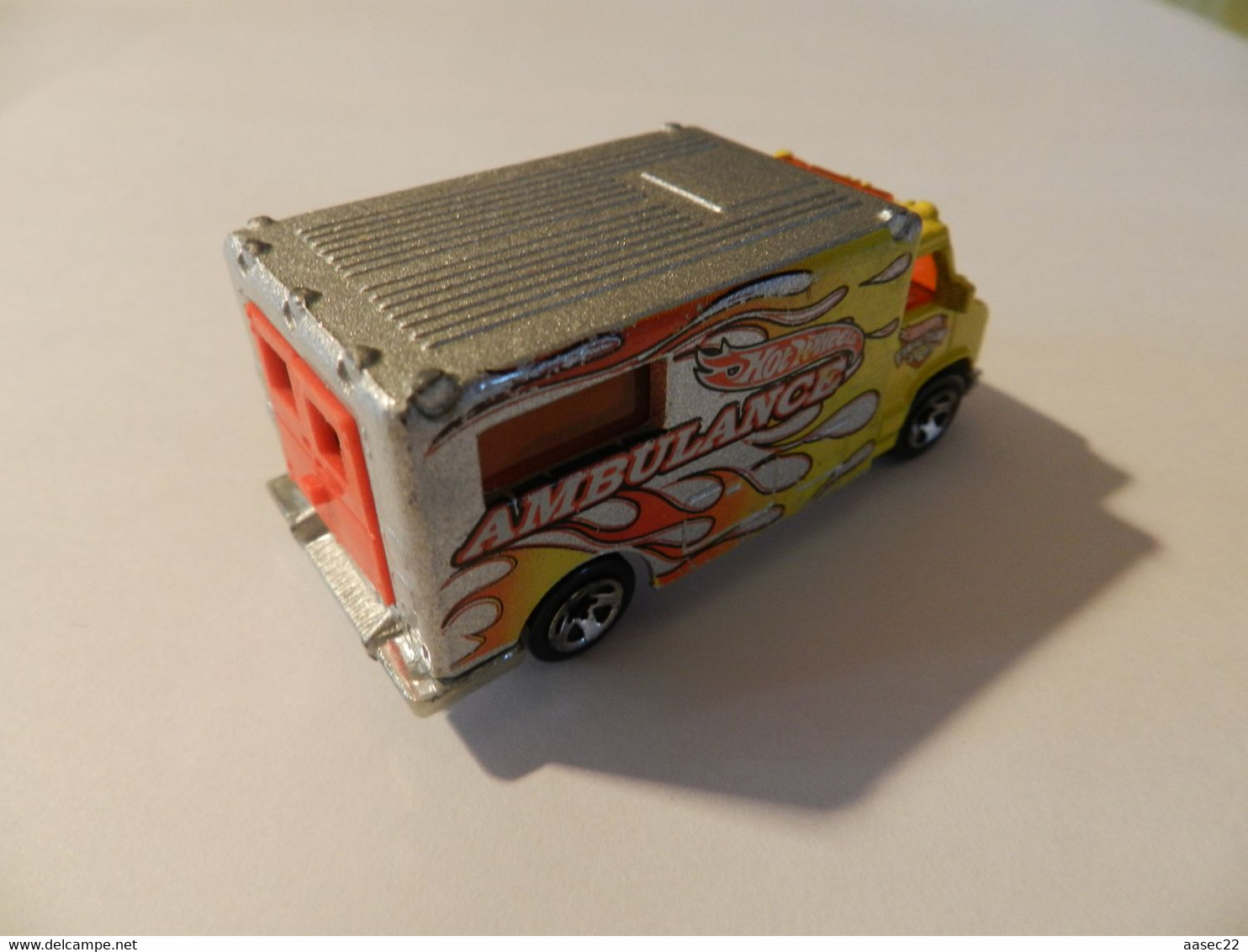 Hotwheels     Ambulance     /    2003   ***   2108   *** - HotWheels