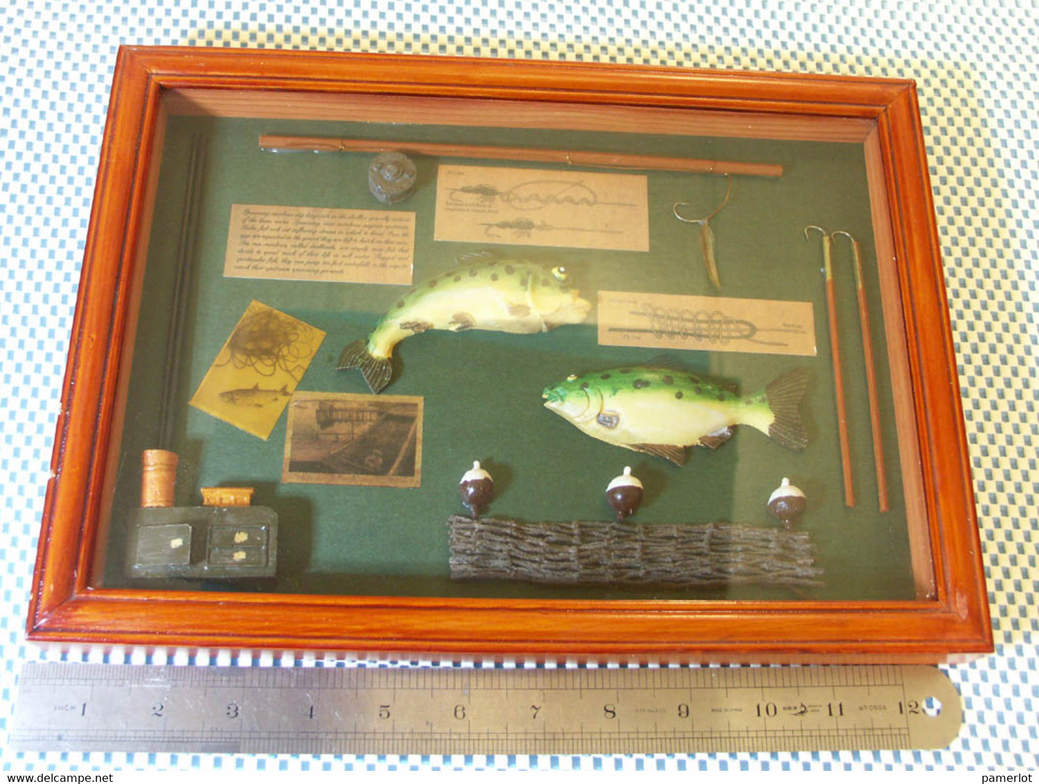 Fishing - VINTAGE Cadre vitré - Shadow box et objets miniature