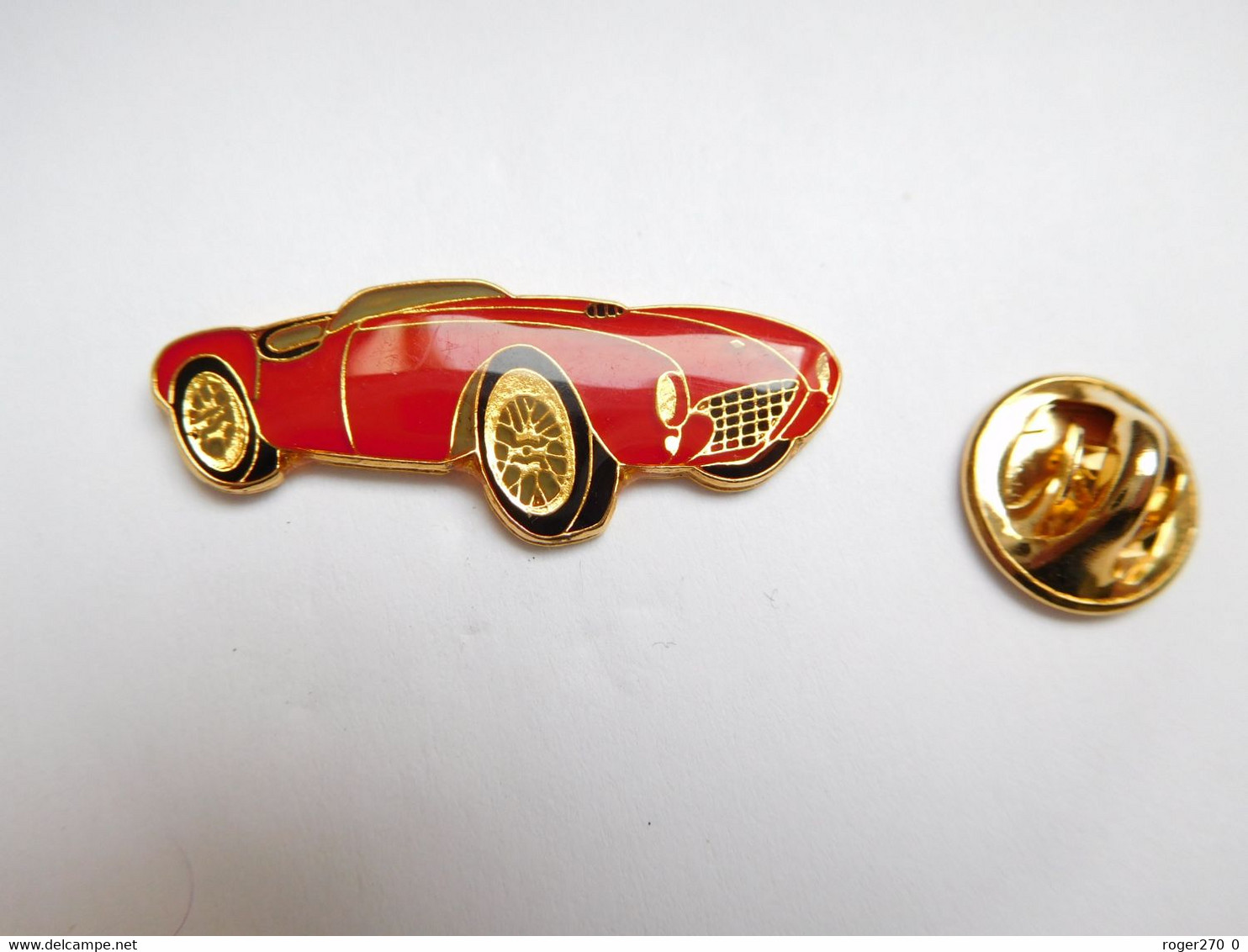 Beau Pin's , Auto Ferrari Cabriolet , Dimensions 13x32 Mm , Verso Quadrillé - Ferrari