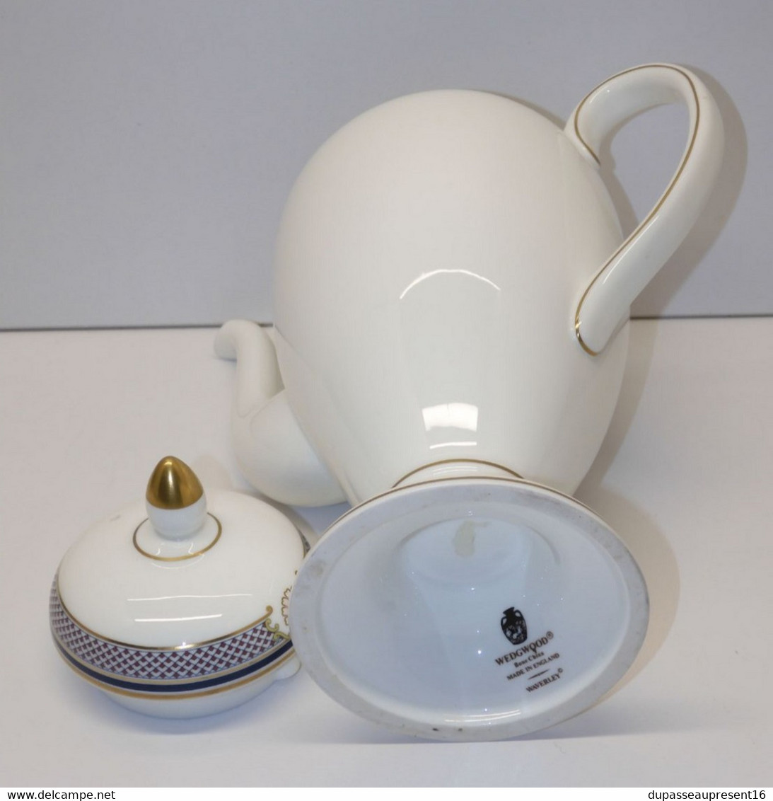 *ELEGANTE CAFETIERE VERSEUSE PORCELAINE WEDGWOOD Bone China Modèle WAVERLEY   E