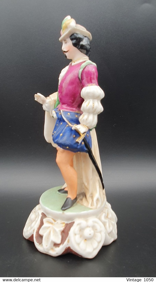 ✅➡️Statuette Figurine  GENTILHOMME Porcelaine De Bruxelles XIXe Ht 19.5cm  #220421 - Autres & Non Classés