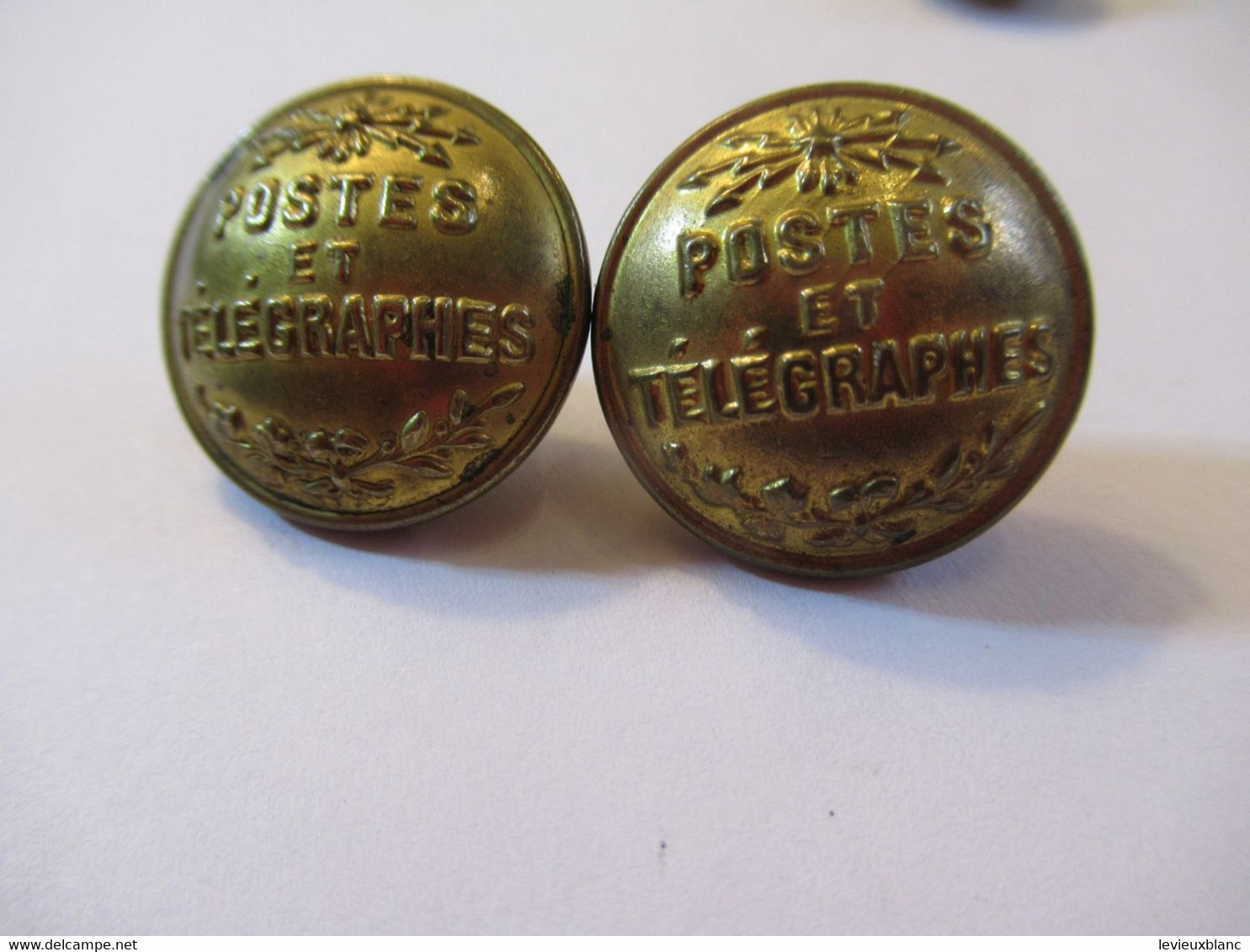 2   Boutons Anciens Bombés/ Poste/ Uniforme/Postes Et Télégraphes/ Doré/ T W & W Paris/2,3 Cm/ Début XXéme   BOUT238 - Knöpfe