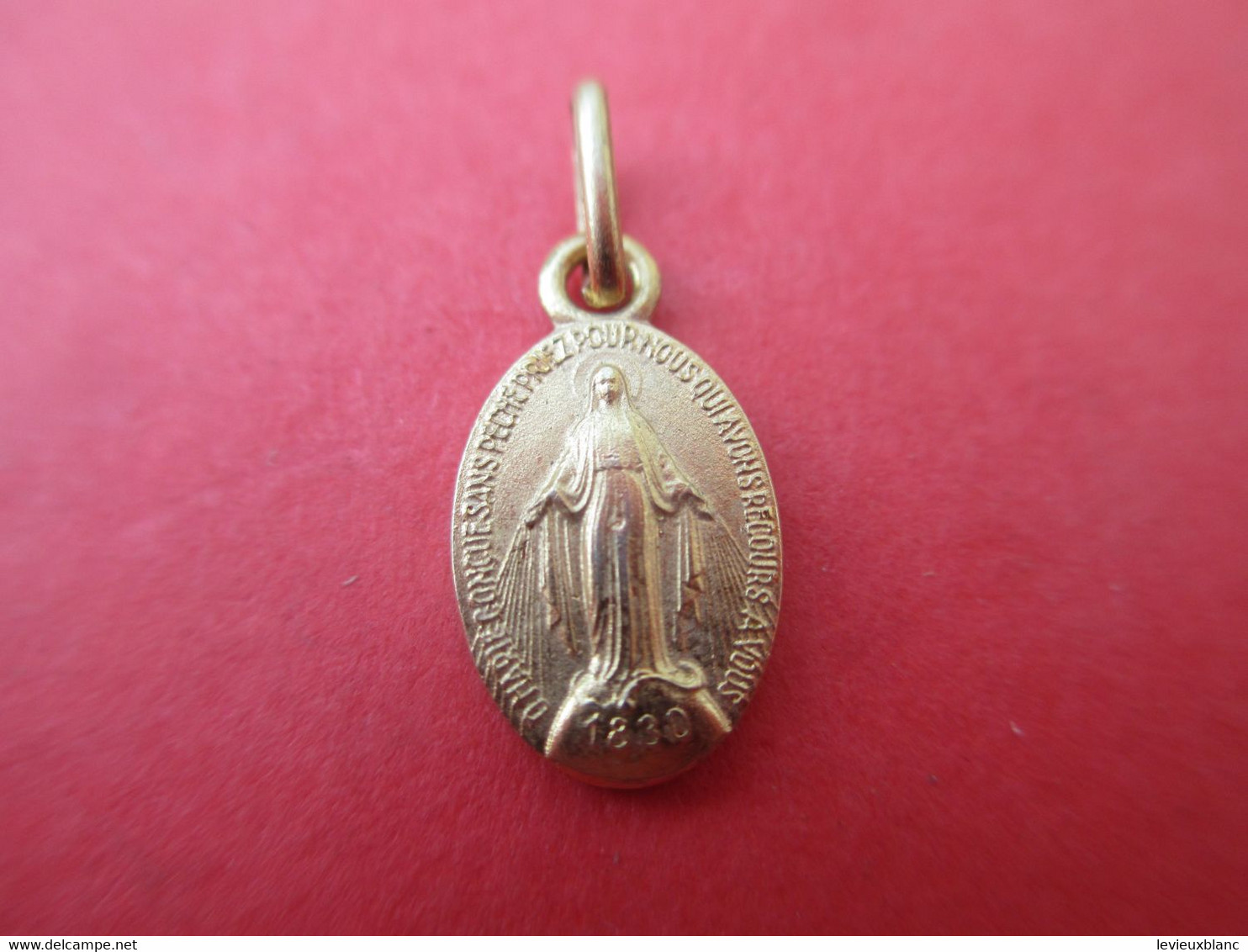 Petite Médaille Religieuse Ancienne/Lourdes/ Nickel Doré / Vers Début XXéme                   CAN613 - Religion & Esotérisme