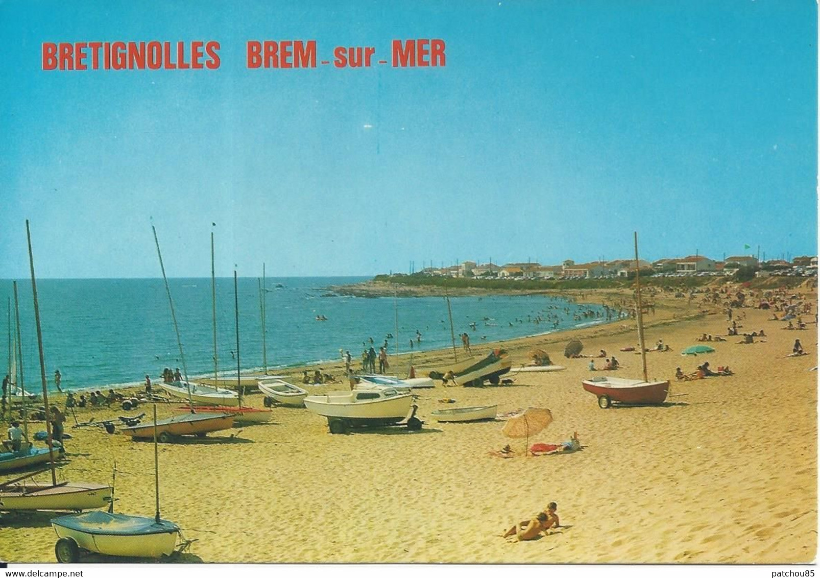 CPM  France   85 Vendée  Brétignolles Sur Mer   Le Club De Voile Au Fond La Plage Du Marais Girard - Bretignolles Sur Mer