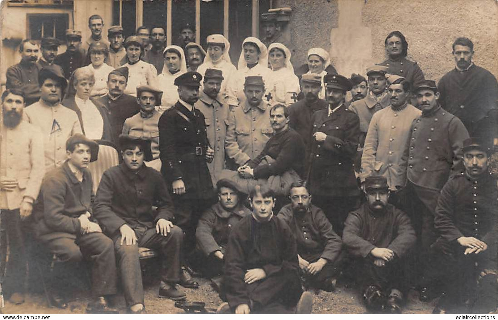 Thème       Croix Rouge;  Infirmières  Et Blessés. Carte Photo Non Localisée    (voir Scan) - Croix-Rouge