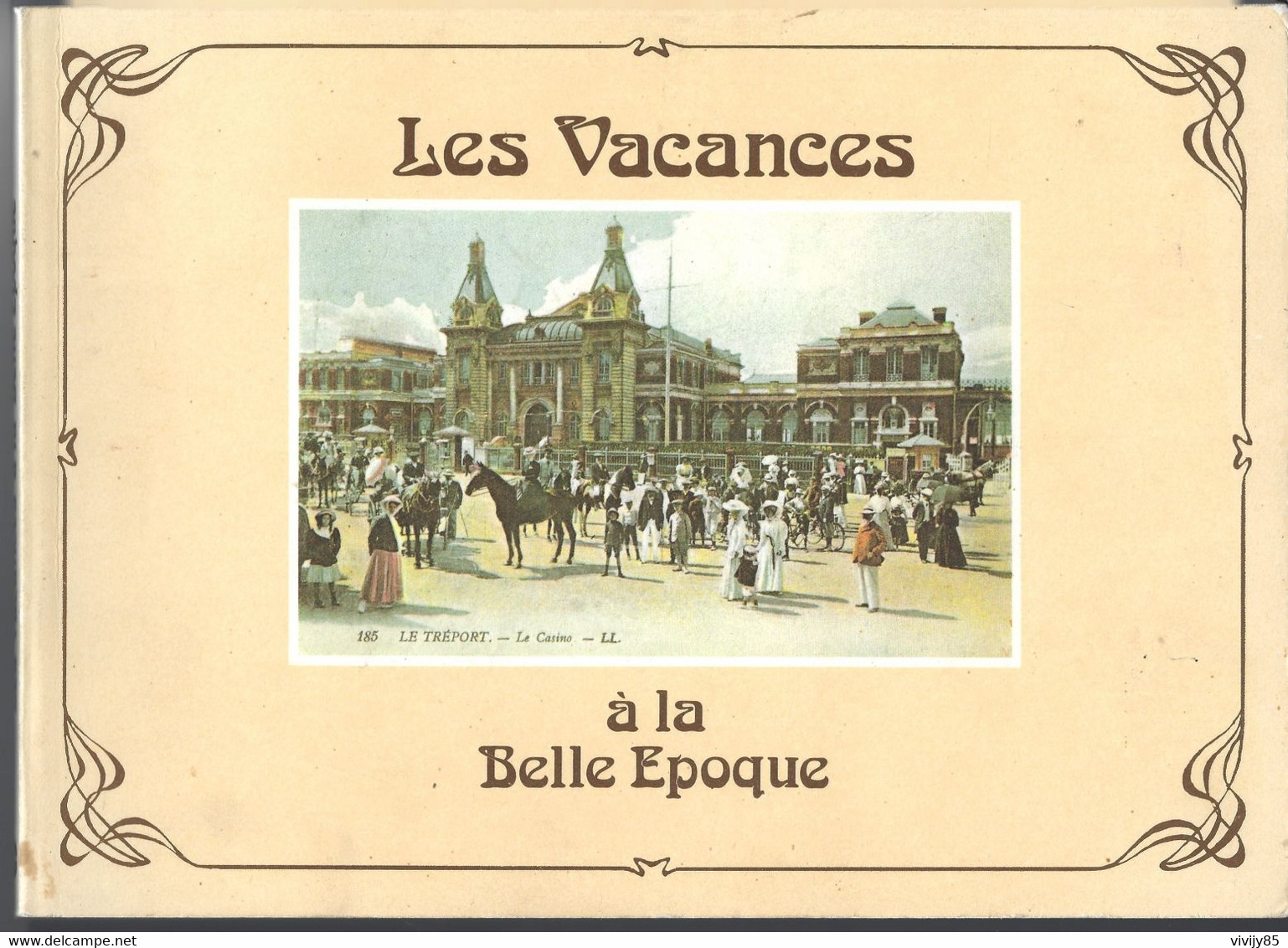 Beau Livre Illustré De 224 Pages " Les Vacances à La Belle époque " - DEUVILLE-LE HAVRE-LE POULIGUEN-PORNIC-CANNES - Non Classés