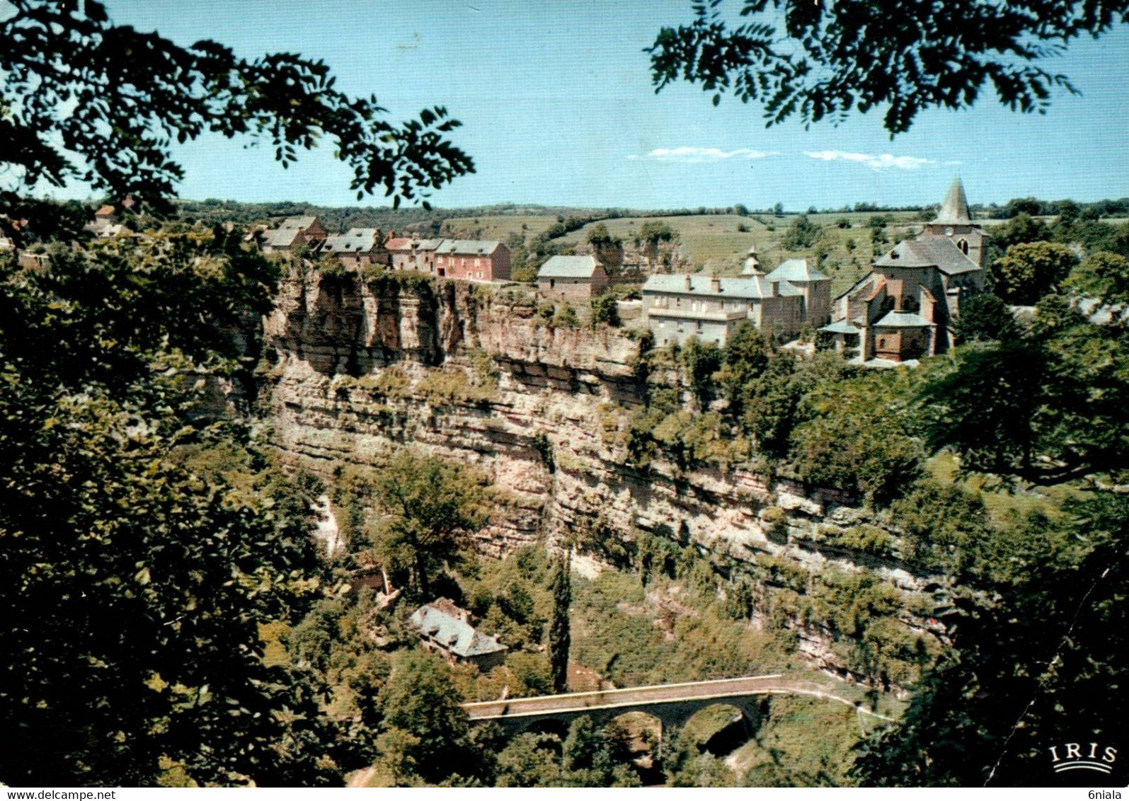 16507 BOZOULS Vue Générale Sur Le Trou De " Bozouls "    ( 2 Scans )  12 Aveyron - Bozouls