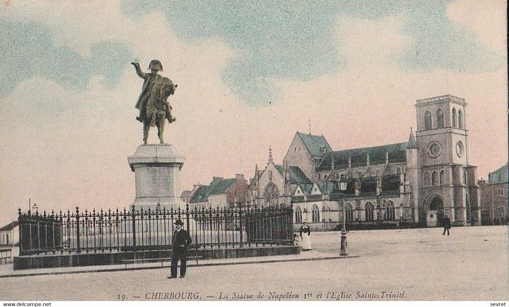 CHERBOURG. - La Statue De Napoléon Ier Et L'Eglise Sainte-Trinité. Cliché Pas Courant - Cherbourg