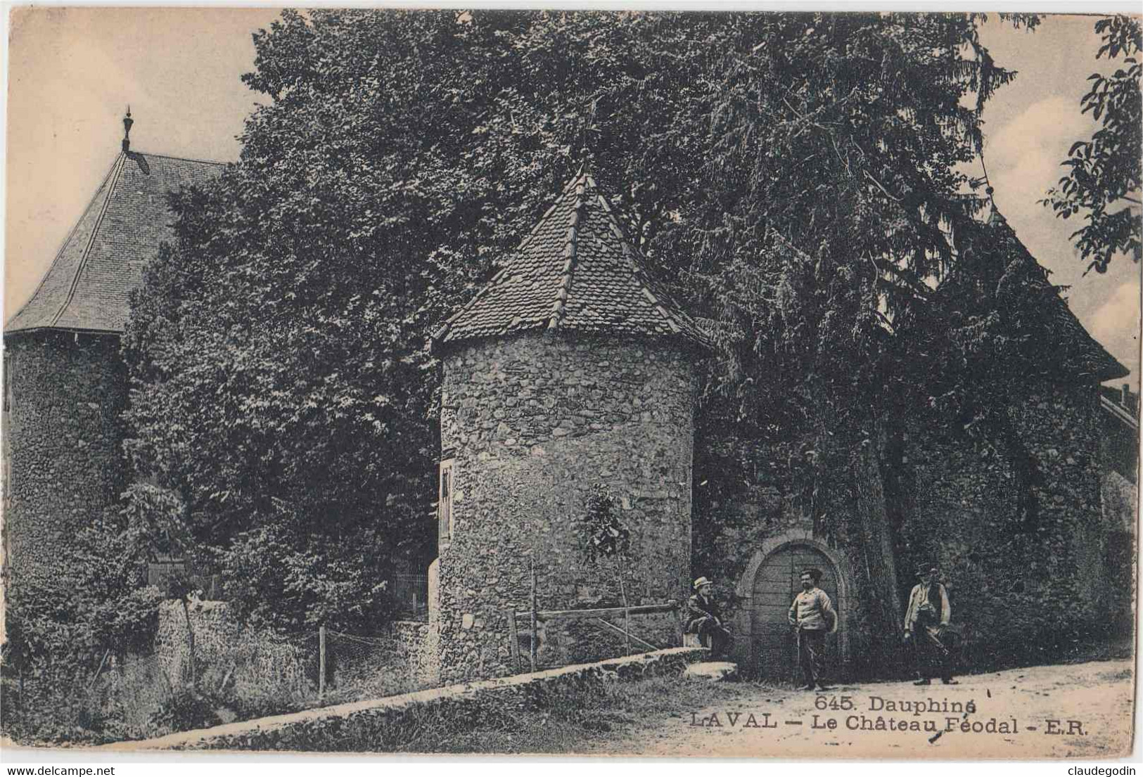 Laval , Isère. Le Château Féodal. CPA Légèrement Animée. - Laval