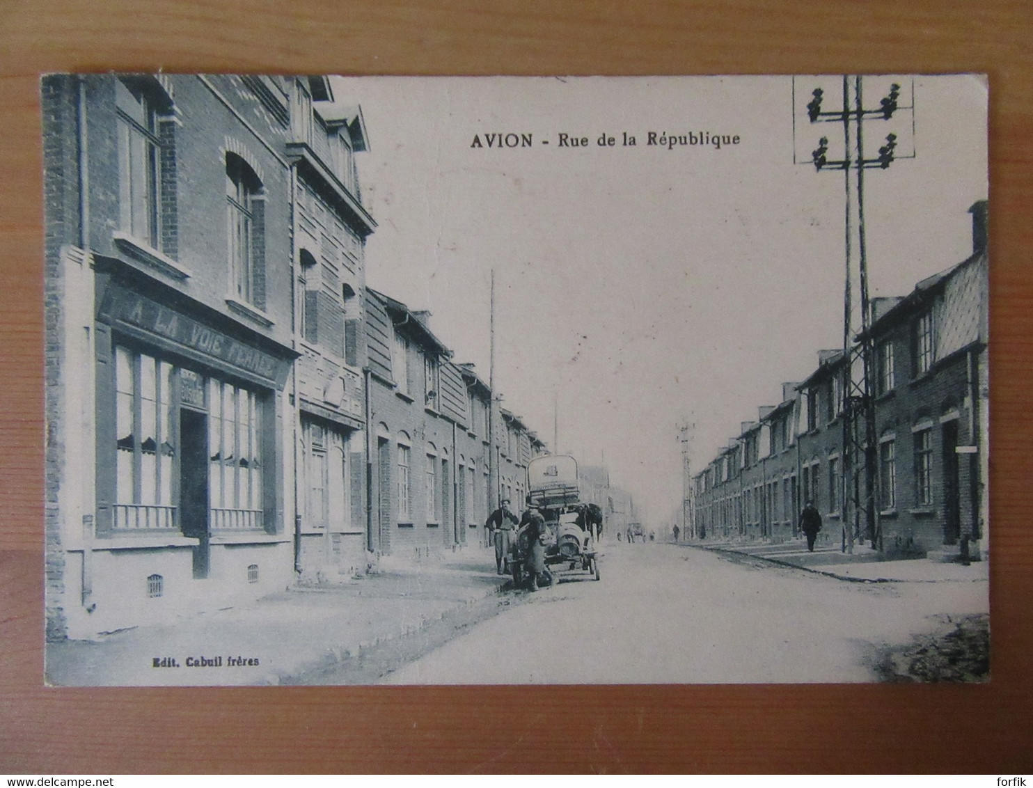 Avion - Rue De La République - Carte Animée, Circulée En 1925 - Avion