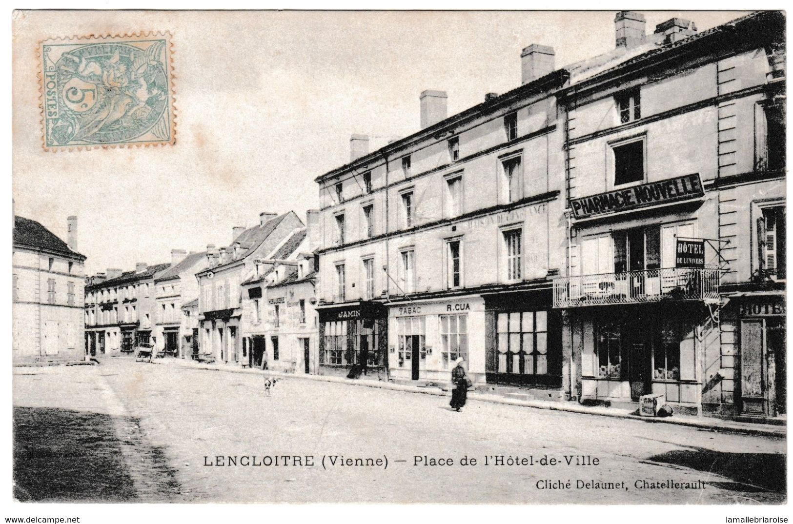 86 Lencloitre, Place De L'hotel De Ville - Lencloitre