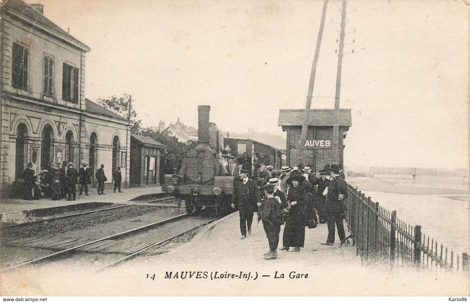 Mauves * Vue Sur La Gare * Le Train * Ligne Chemin De Fer - Mauves-sur-Loire