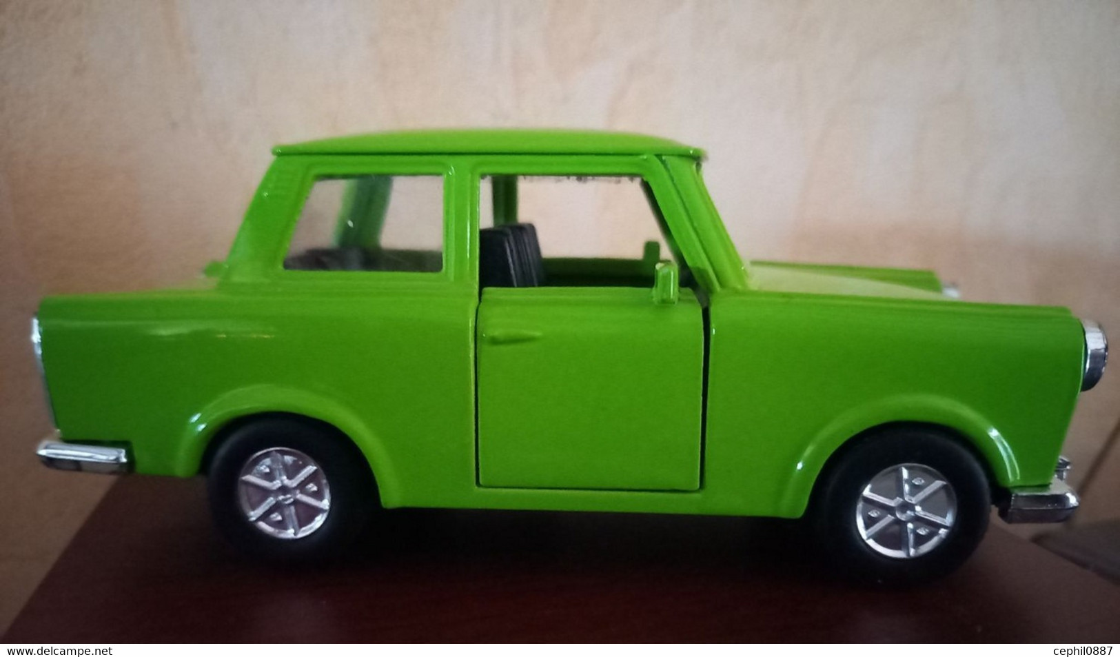 Trabant 601  Vert Clair Moteur à Relaxe DDR 1989 - Escala 1:32