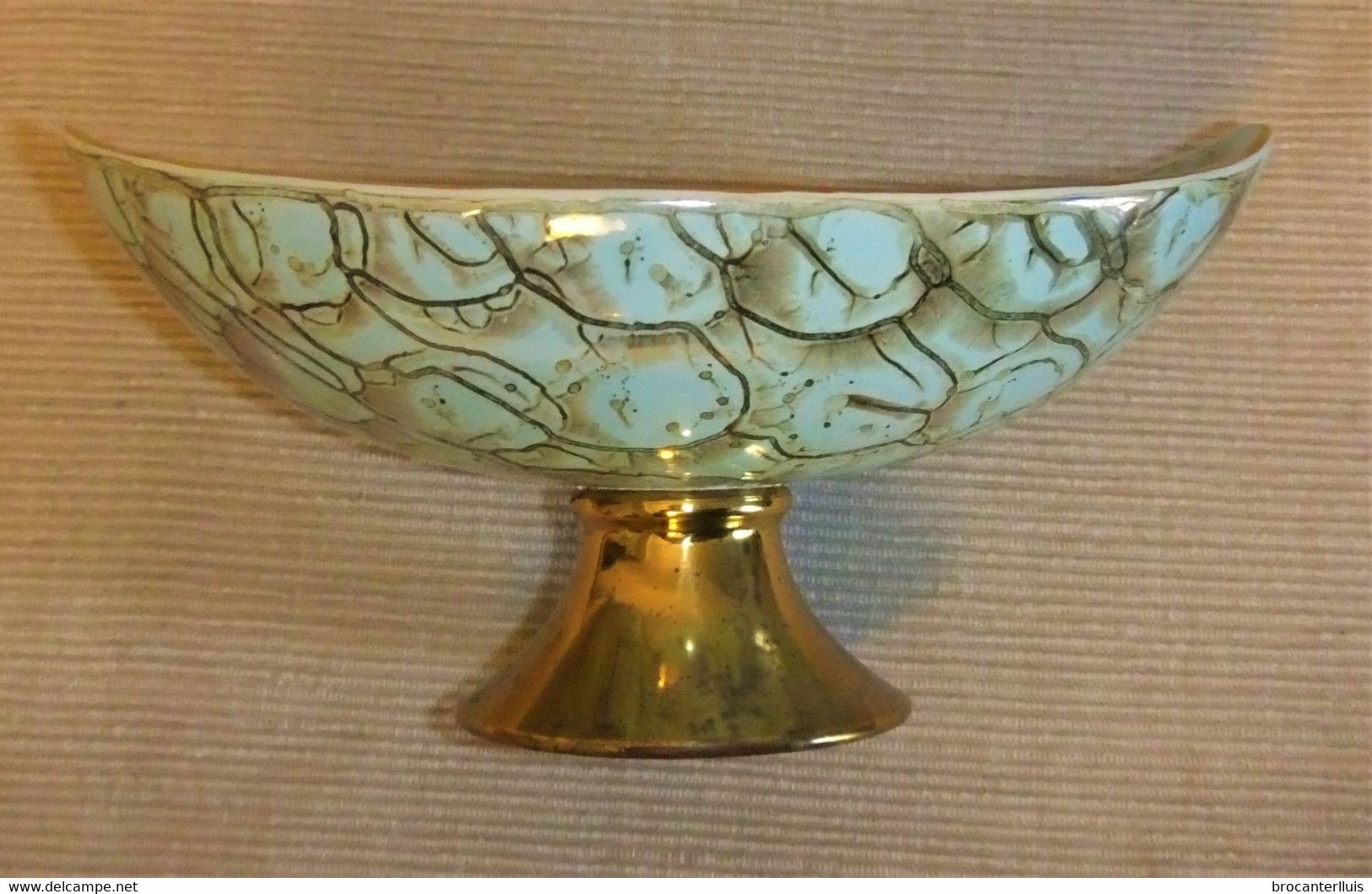 COPA, FUENTE OVALADA DE PORCELANA Y METAL DORADO