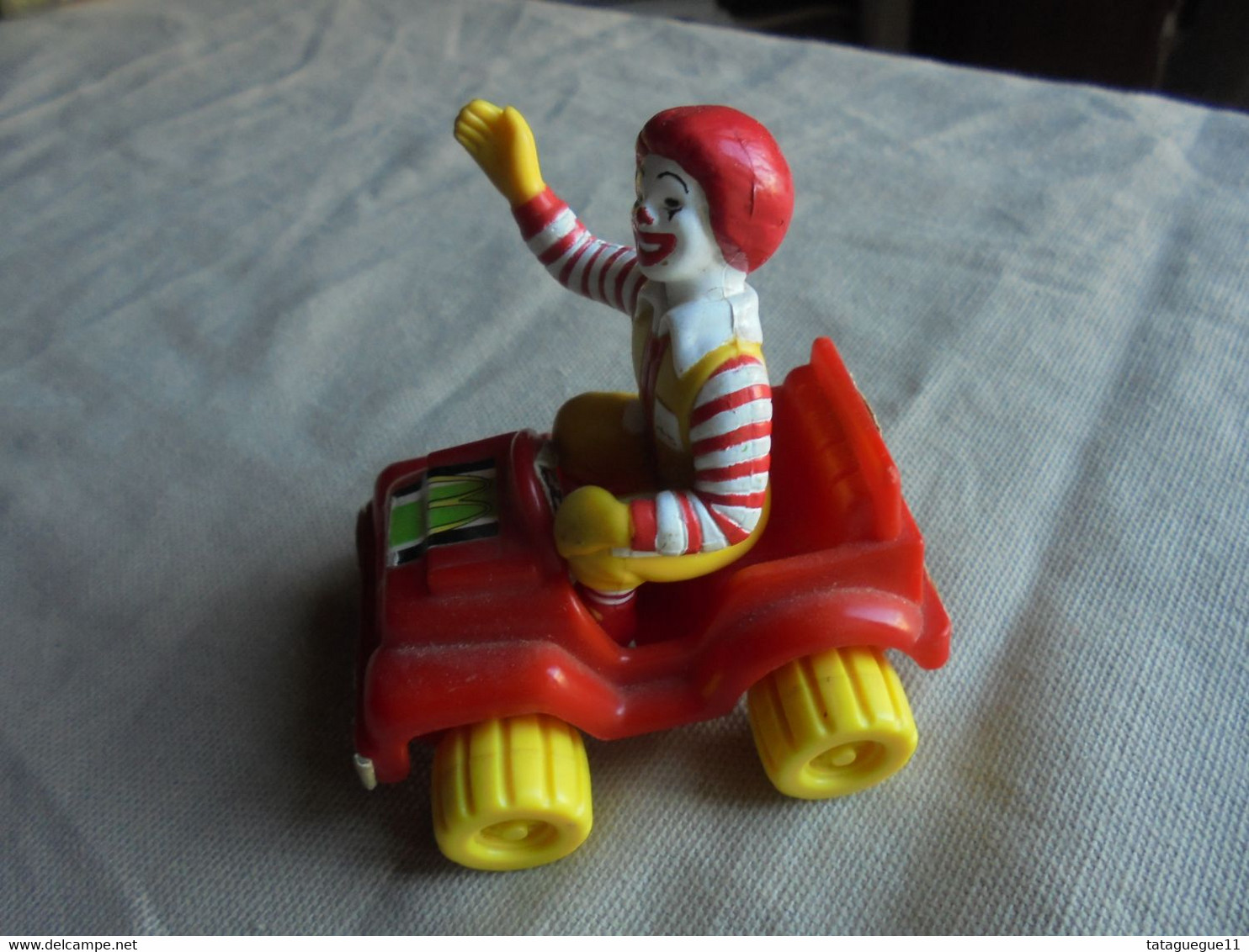 Vintage - Cadeau Jouet Publicitaire Mc Donald's Dans Sa Voiture - McDonald's