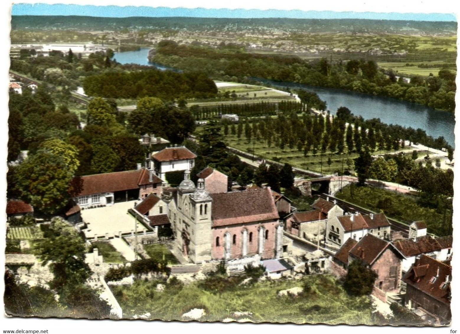 Yvelines : MEDAN VILLENNES : Vue Aérienne : L'église - Medan