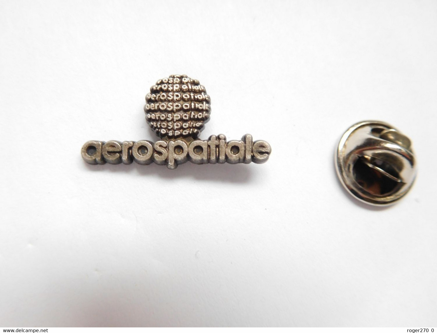 Beau Pin's En Relief , Espace , Aviation , Aérospatiale , Signé Decat Paris , Grand Modèle - Raumfahrt