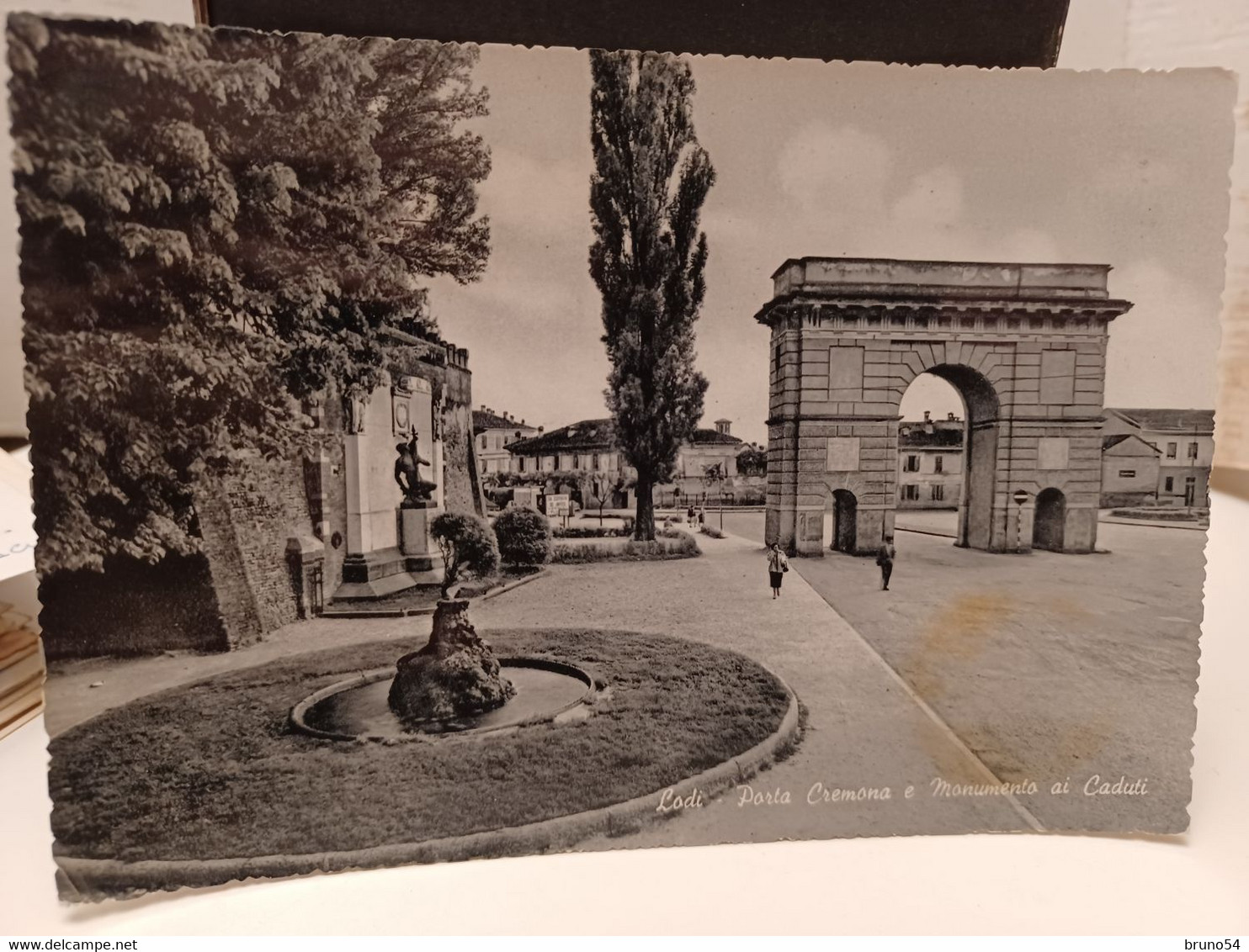 Cartolina Lodi Porta Cremona E Monumento Ai Caduti 1963 - Lodi