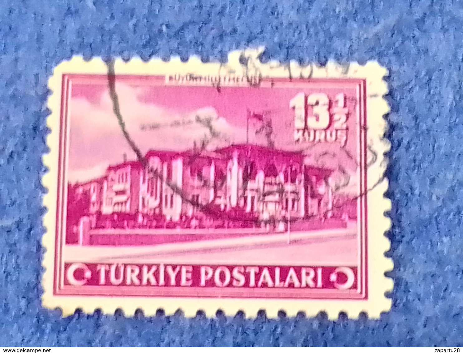 TÜRKİYE.-1940-50-  13.50K  İNSCRİPTİON : TÜRKİYE  CUMHURİYETİ  CRESCENTS  AND STAR  DAMGALI - Oblitérés