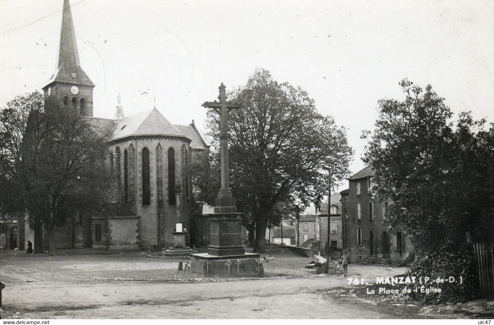 - 63 - MANZAT (P.-de-D.) - La Place De L'Eglise - Scan Verso - - Manzat