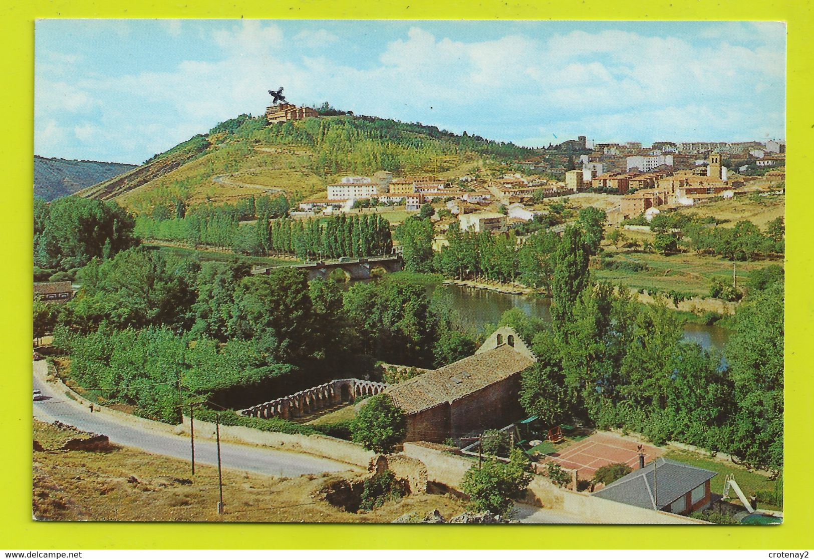 Espagne SORIA N°28 Vista Panoramica De La Ciudad En 1990 Court De Tennis Piscine Toboggan - Soria