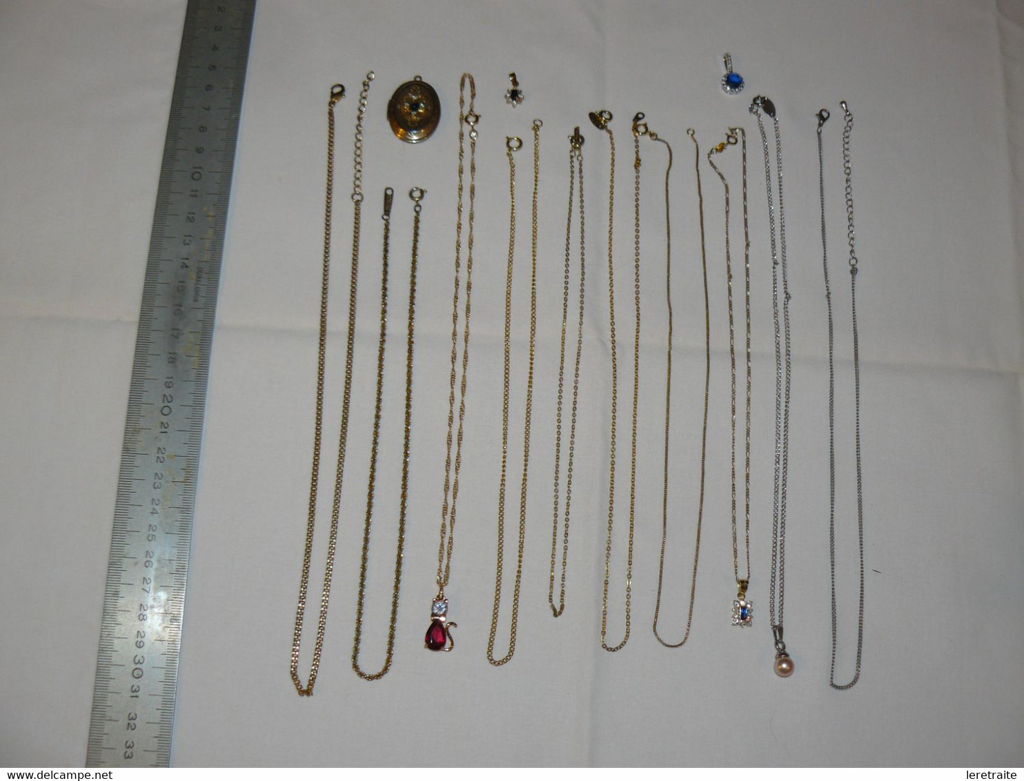 Lot De10 Chaines Et 6 Pendentifs. - Colliers/Chaînes