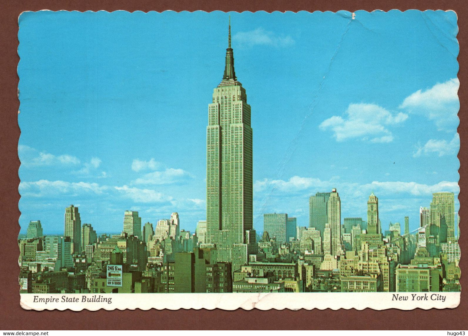 (RECTO / VERSO) NEW YORK CITY EN 1977 - EMPIRE STATE BUILDING - PLI IMPORTANT ET DECHIRURE - BEAU TIMBRE - CPSM GF - Empire State Building